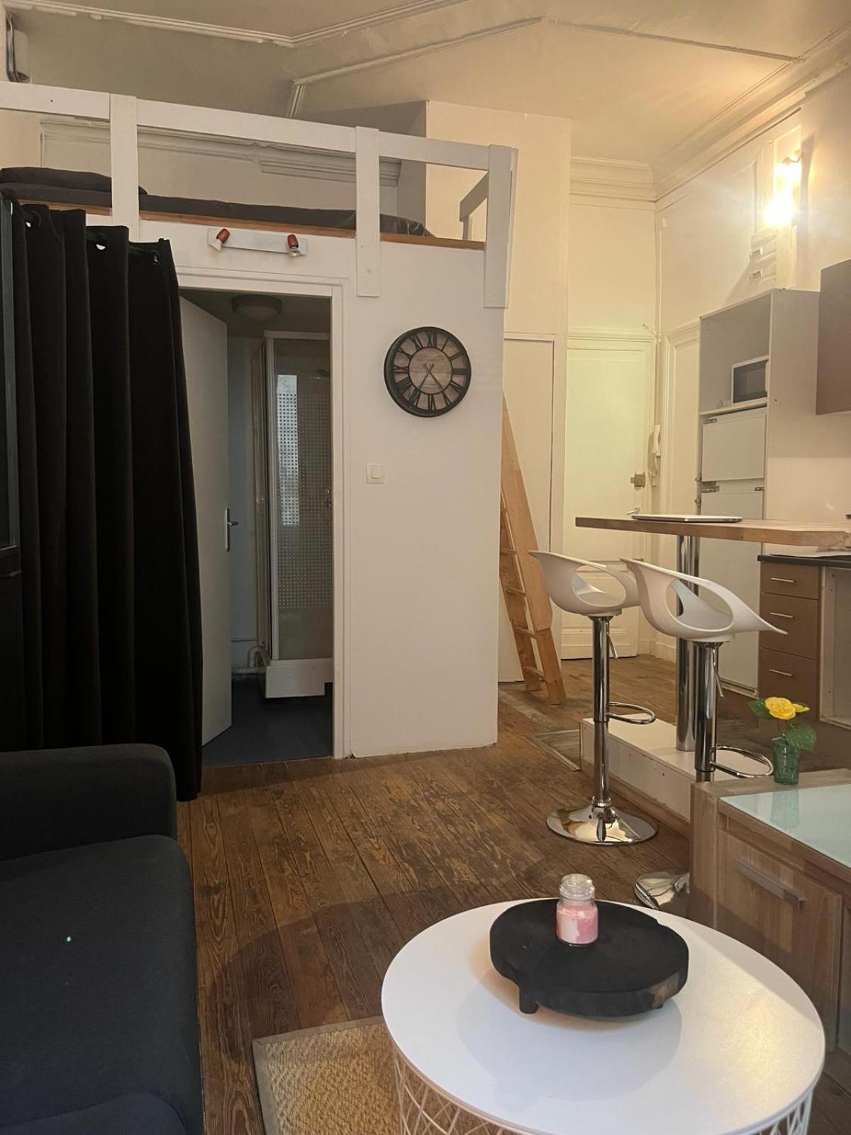 Bel Appartement Avec Mezzanine En Plein Centre De 波尔多 外观 照片